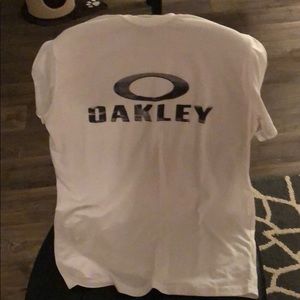 Oakley Men’s T-shirt Medium